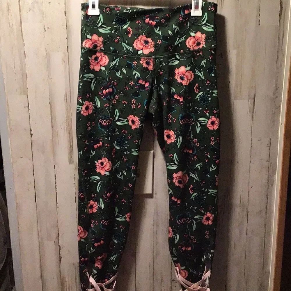 Leggings Old Navy stay dry, active wear size medium Like new 